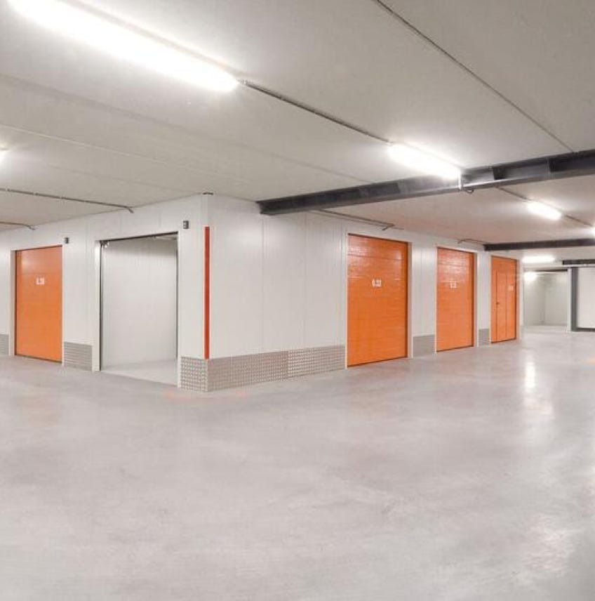 Partypoppen verhuur, Garageboxen verhuur, Opblaasfiguren